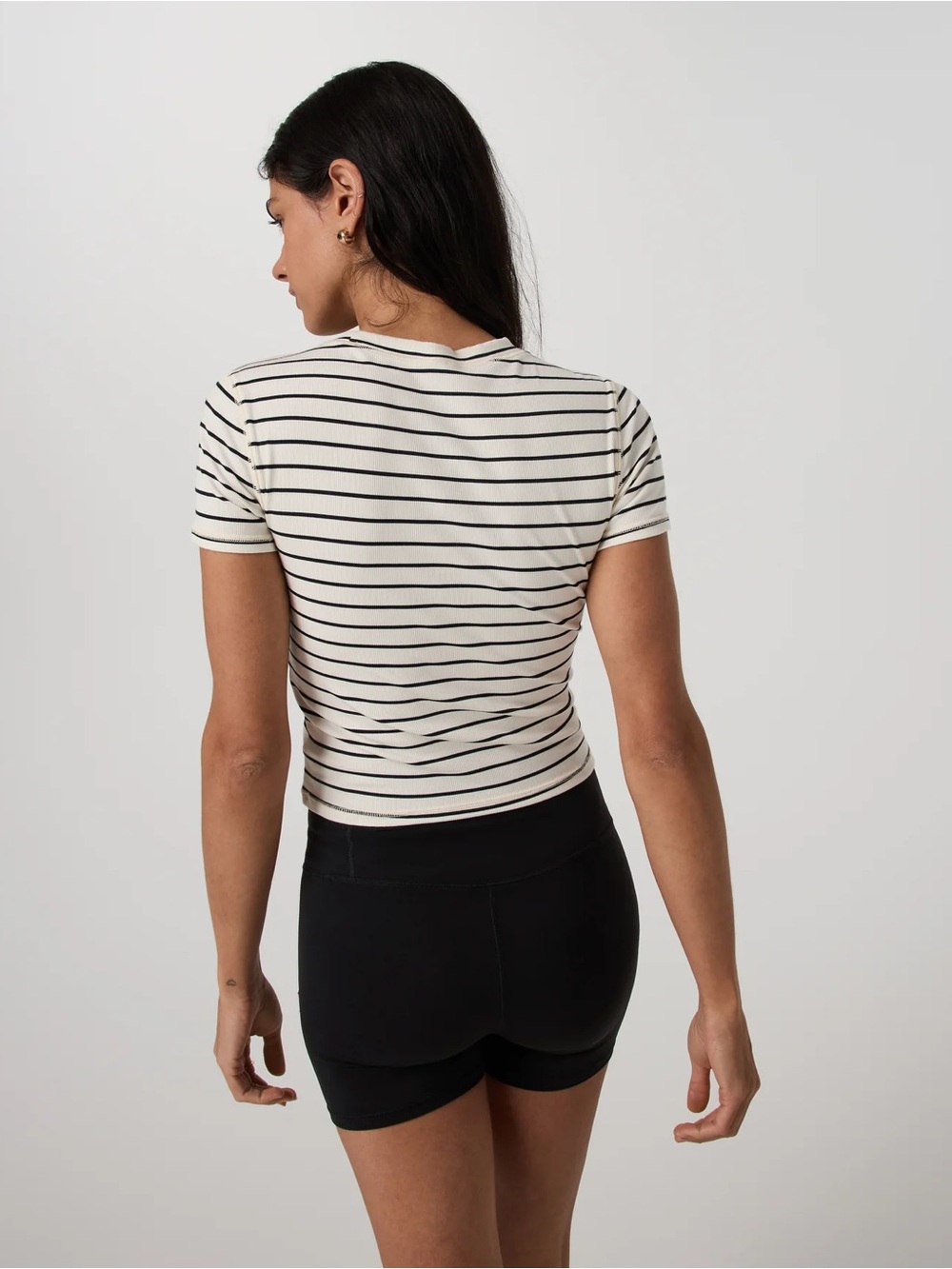 Vuori Pose Fitted Tee-NWT!!! - Picture 2 of 11